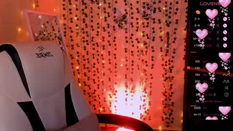 Lina online show from April 8, 2026, 5:07 am