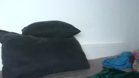 linacatelover online show from April 22, 2026, 7:04 pm