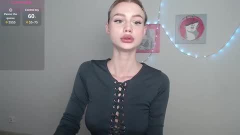 linacute52 online show from February 4, 2025, 9:41 pm