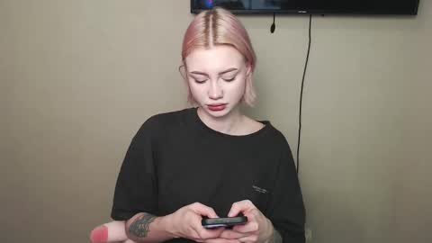 linacute52 online show from October 15, 2025, 9:53 am