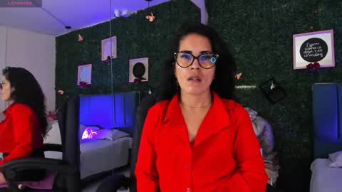 Lina  online show from November 19, 2025, 11:43 am