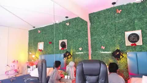 Lina  online show from December 1, 2025, 11:59 am