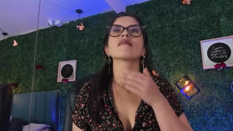 Snapshot of linagh chatting on March 18, 2026, 11:35 am Lina online show from March 18, 2026, 11:35 am