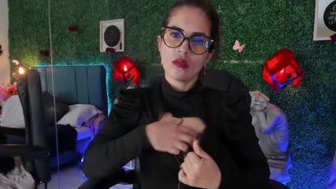 Snapshot of linagh chatting on March 31, 2026, 1:11 pm Lina online show from March 31, 2026, 1:11 pm