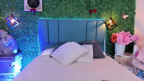 Snapshot of linagh chatting on April 7, 2026, 12:27 pm Lina online show from April 7, 2026, 12:27 pm