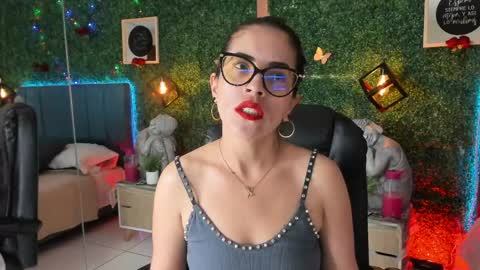 Lina  online show from May 15, 2026, 11:28 am
