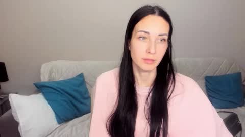 LinaLivee online show from January 18, 2026, 3:49 pm