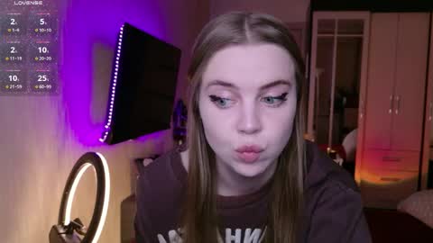  Lina Milkovich  online show from April 18, 2026, 11:58 am