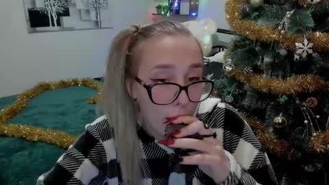Snapshot of linatruly chatting on December 23, 2024, 8:14 pm Lina online show from December 23, 2024, 8:14 pm