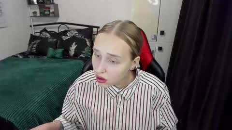 Lina online show from September 24, 2025, 9:18 pm