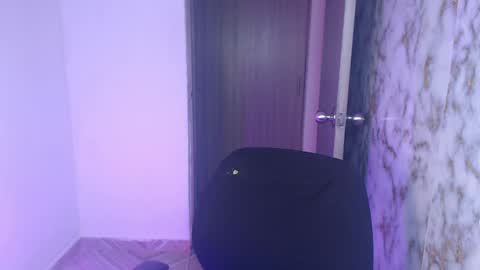 lincy_honeyy online show from April 3, 2026, 4:05 pm