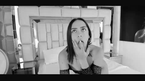 Lincy Rios  online show from October 20, 2025, 6:52 pm