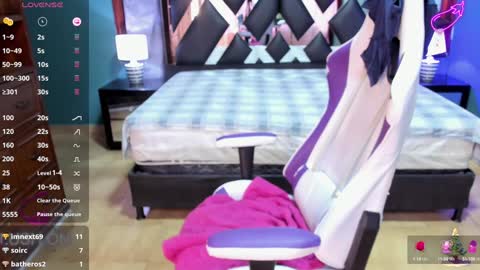  Linda  online show from December 1, 2024, 9:15 pm