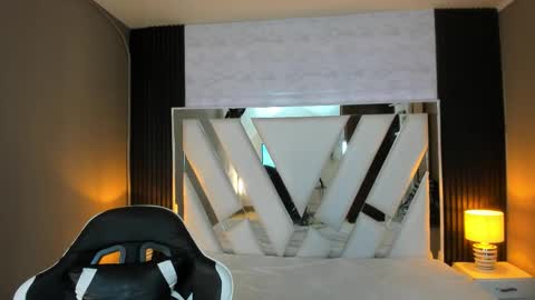  Linda  online show from December 16, 2025, 6:24 pm