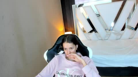 Snapshot of linda4petite chatting on April 26, 2026, 1:42 pm Linda online show from April 26, 2026, 1:42 pm