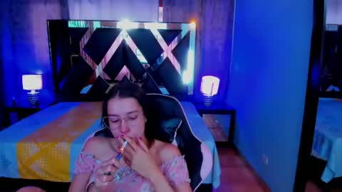 Snapshot of linda4petite chatting on July 24, 2026, 7:01 pm Linda online show from July 24, 2026, 7:01 pm