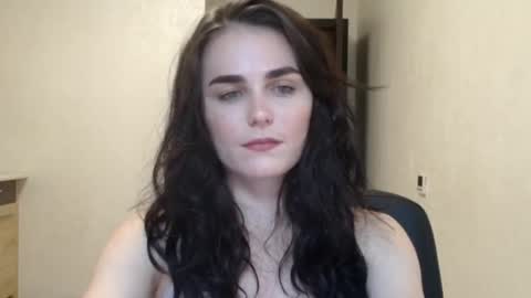 Snapshot of linda_aa chatting on November 5, 2025, 8:20 pm Linda online show from November 5, 2025, 8:20 pm