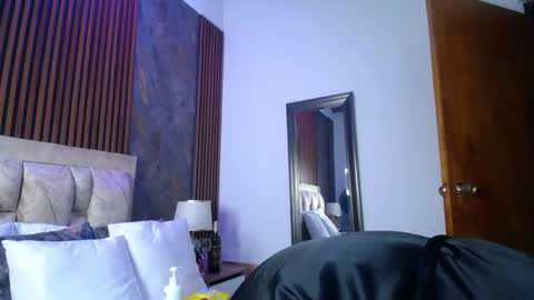 Snapshot of linda_cabal chatting on April 29, 2026, 9:32 pm linda cabal online show from April 29, 2026, 9:32 pm