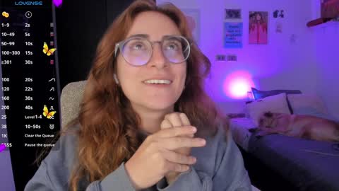 Giggles  online show from December 6, 2024, 3:08 am