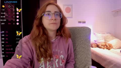 Giggles  online show from February 3, 2025, 3:53 am