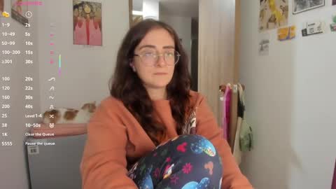 Giggles  online show from March 11, 2026, 3:23 am