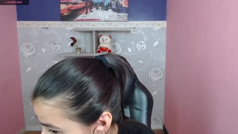 Linda  online show from December 11, 2024, 1:06 pm