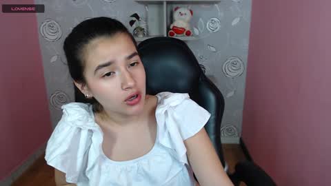 Linda  online show from December 21, 2024, 1:42 pm