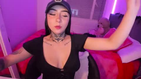 Lindaa maria  online show from September 14, 2025, 2:11 am