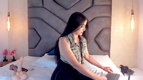 Linda Saenz online show from February 6, 2025, 11:54 am