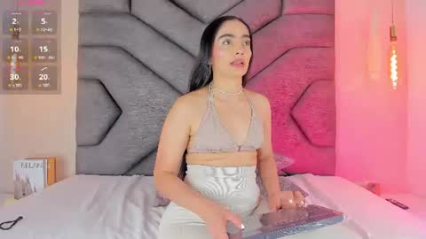Snapshot of linda_saenz1 chatting on July 4, 2026, 11:27 am Linda Saenz online show from July 4, 2026, 11:27 am