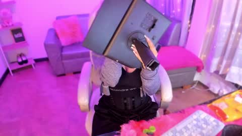 Snapshot of lindaa_miller chatting on January 11, 2025, 4:59 am linda miller online show from January 11, 2025, 4:59 am