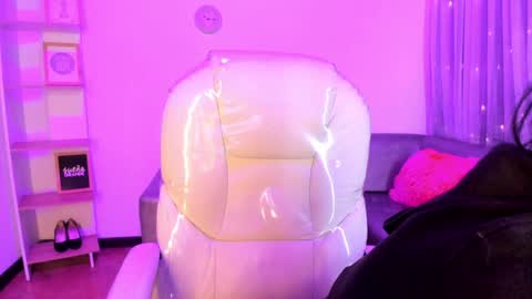 Snapshot of lindaa_miller chatting on January 20, 2025, 4:32 am linda miller online show from January 20, 2025, 4:32 am