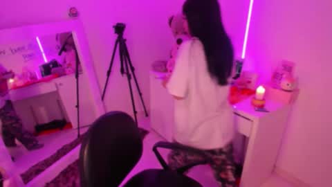 Snapshot of lindaa_miller chatting on November 4, 2025, 5:17 am linda miller online show from November 4, 2025, 5:17 am