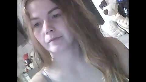 Snapshot of lindaahskys chatting on October 20, 2025, 8:42 pm LindaAhSkys online show from October 20, 2025, 8:42 pm