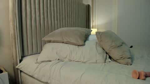 Nia  online show from December 28, 2024, 3:37 pm