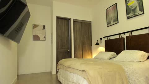 Nia  online show from February 1, 2025, 4:22 pm