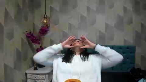    online show from September 26, 2025, 4:22 pm