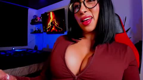 Linda online show from November 12, 2025, 1:17 am