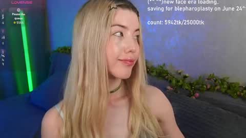 Snapshot of lindathackerr chatting on June 2, 2026, 6:10 pm Linda online show from June 2, 2026, 6:10 pm