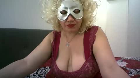 LindaXSmile online show from February 9, 2025, 1:00 am