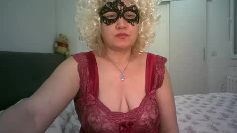 LindaXSmile online show from February 16, 2025, 7:05 pm