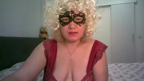 LindaXSmile online show from February 17, 2025, 9:52 pm
