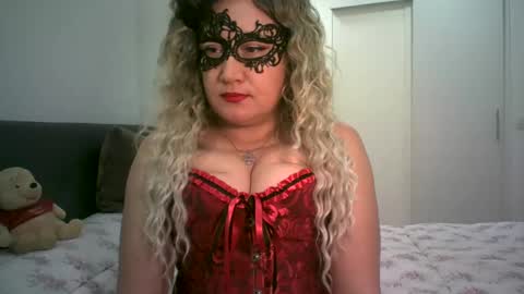 LindaXSmile online show from March 5, 2025, 9:04 pm