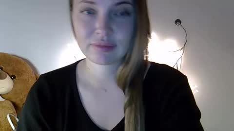 Snapshot of lindsisecret chatting on April 3, 2026, 5:22 pm Anna online show from April 3, 2026, 5:22 pm