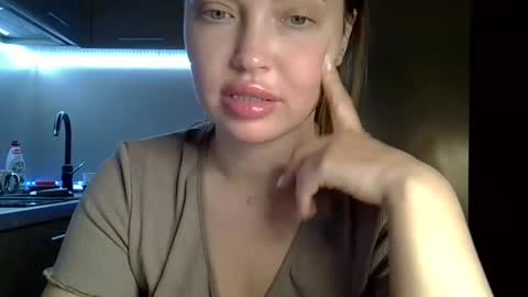 Snapshot of lindsisecret chatting on May 14, 2026, 8:04 pm Anna online show from May 14, 2026, 8:04 pm