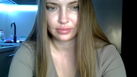 Snapshot of lindsisecret chatting on June 12, 2026, 4:39 pm Anna online show from June 12, 2026, 4:39 pm