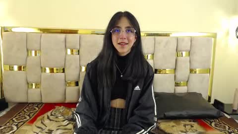 ling ling24 online show from January 31, 2025, 6:02 am