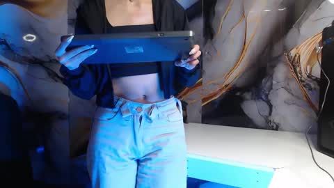 ling ling24 online show from October 4, 2025, 12:03 pm