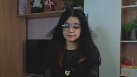 lingralbovsky online show from September 17, 2025, 5:25 pm