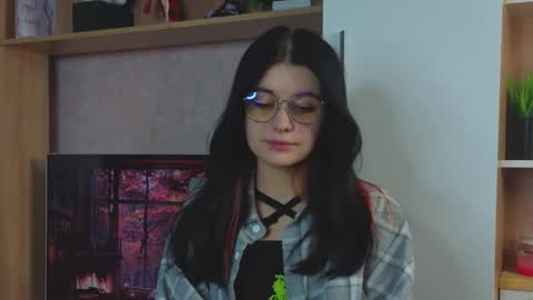 lingralbovsky online show from September 18, 2025, 5:04 pm